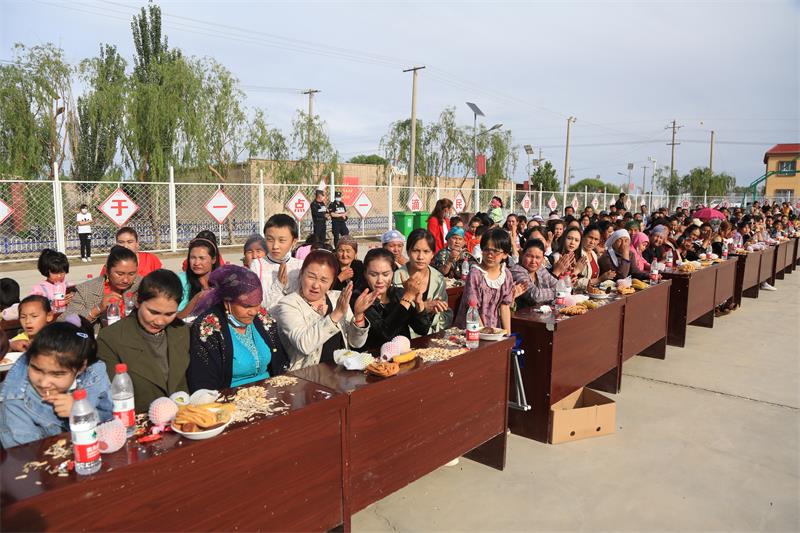 十团民汉欢度肉孜节同心谱写民族团结主旋律